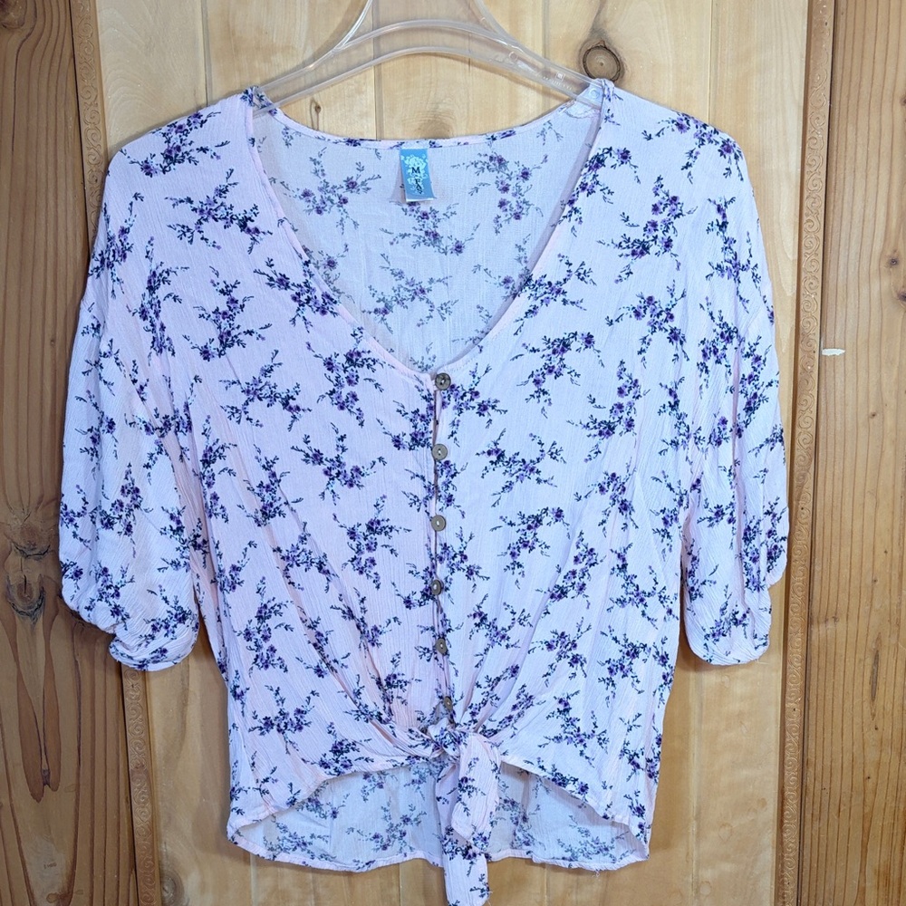 ☄️5 for $20☄️Floral Tie-Front V-Neck Top in Light Pink